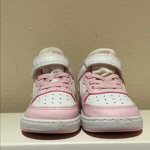 Nike Kids Sneakers in Pink and White